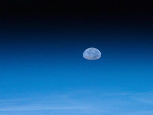 space208-moon-distortion-atmosphere_58154_600x450