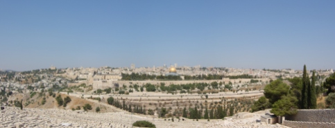 Panorama obecnej Jerozolimy : całkowicie nie odpowiada opisowi z Izajasza 33;20,21 wg LXX, nie jest to Jerozolima obok której przepływały galery.